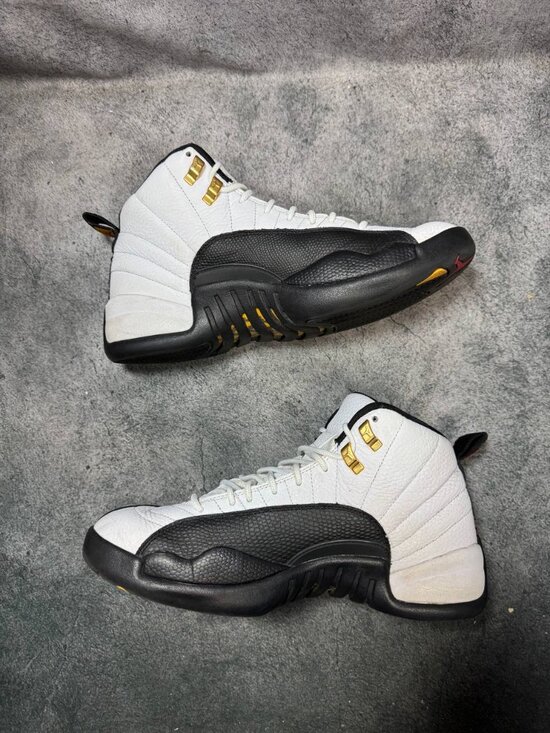 Size 9.5 | Jordan 12 Taxi No Box | Pre-Owned